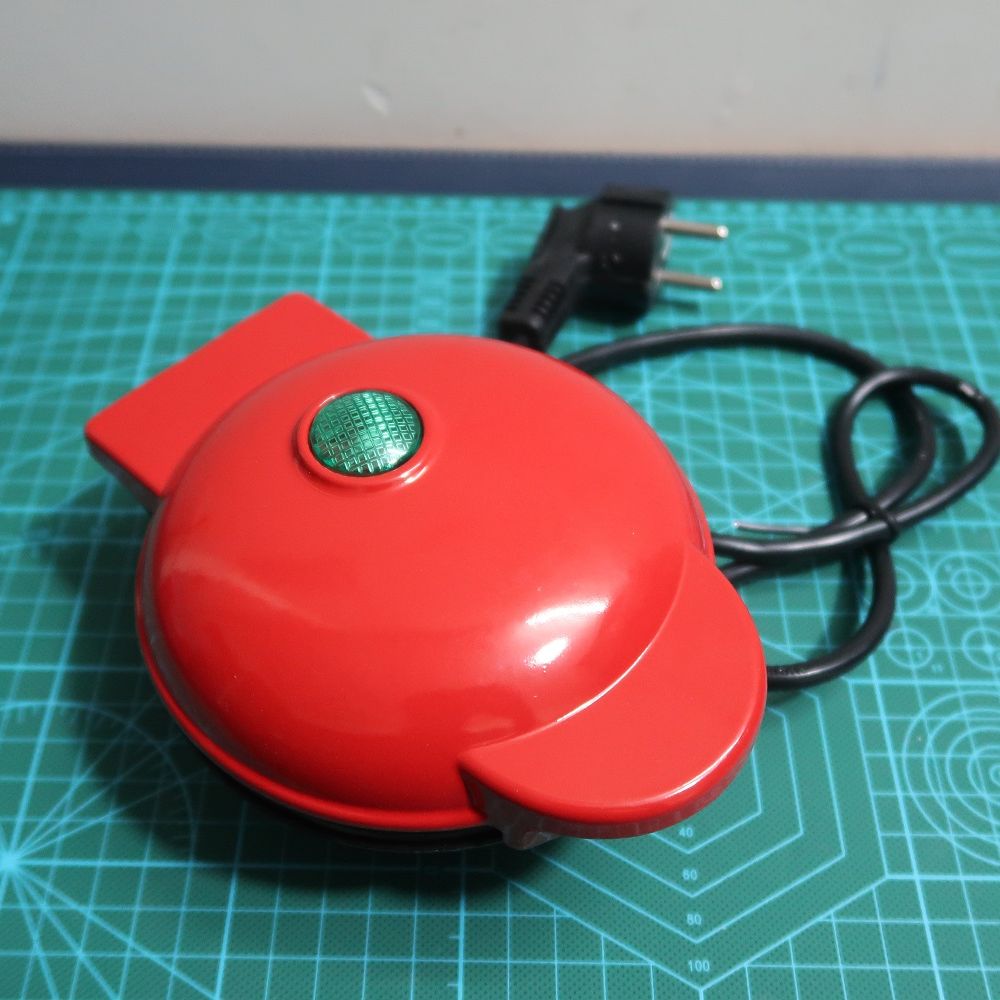 Máy nướng bánh DASH màu đỏ