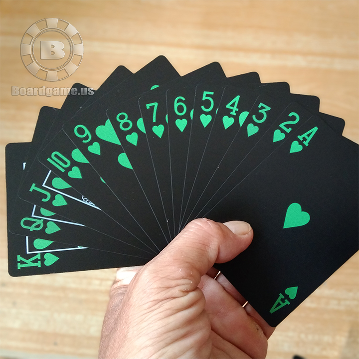 Bài poker 100% plastic đen không thấm nước