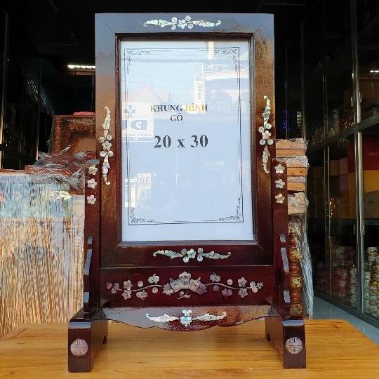 Khung hình thờ gỗ tràm bông vàng cẩn 20×30