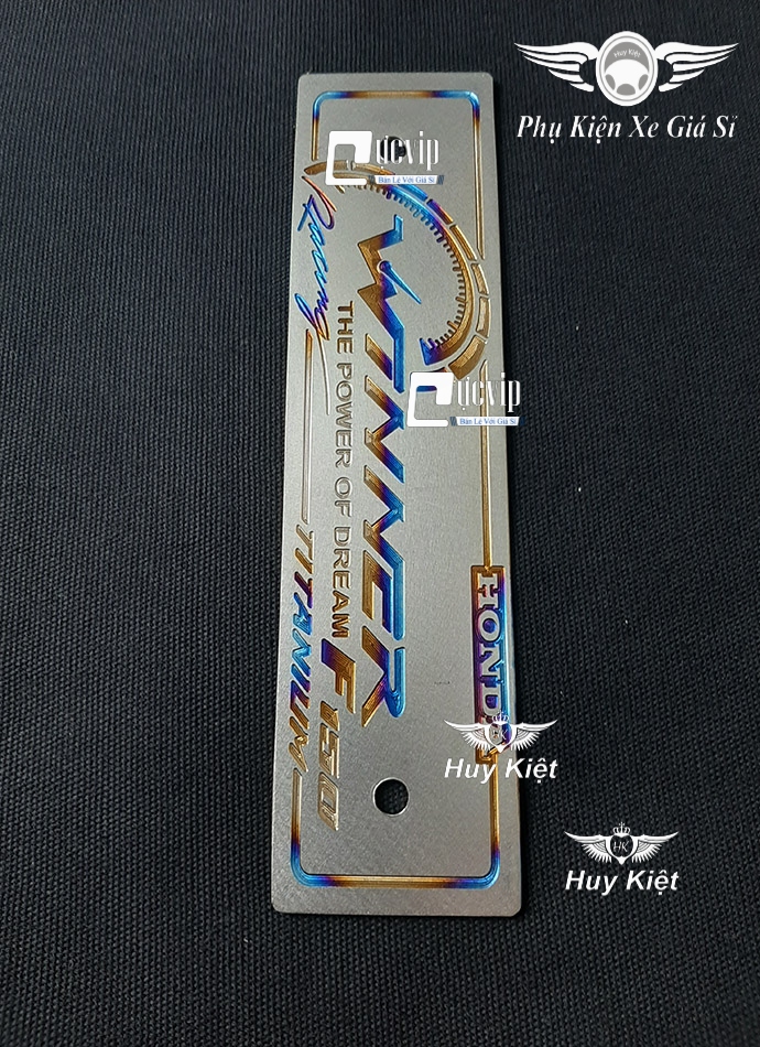 [HCM]Bảng Tên Winner Titan (Mẫu Titan Khò) MS3481