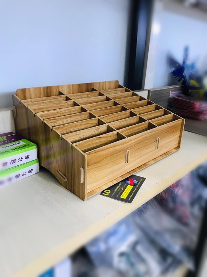 Kệ gỗ 24 ngăn đựng điện thoại, màn hình