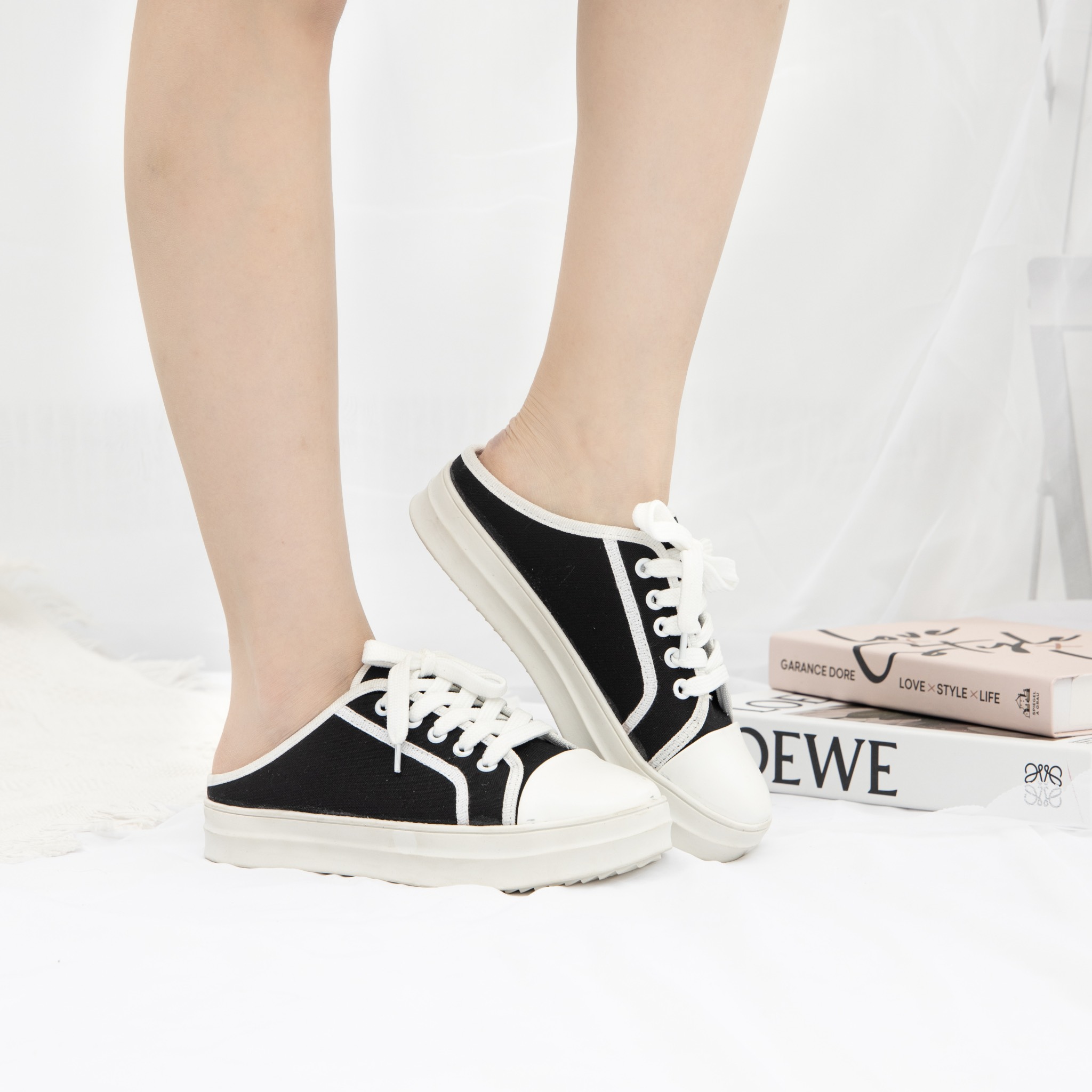 Giày Thể Thao Nữ MWC NUTT- 0583