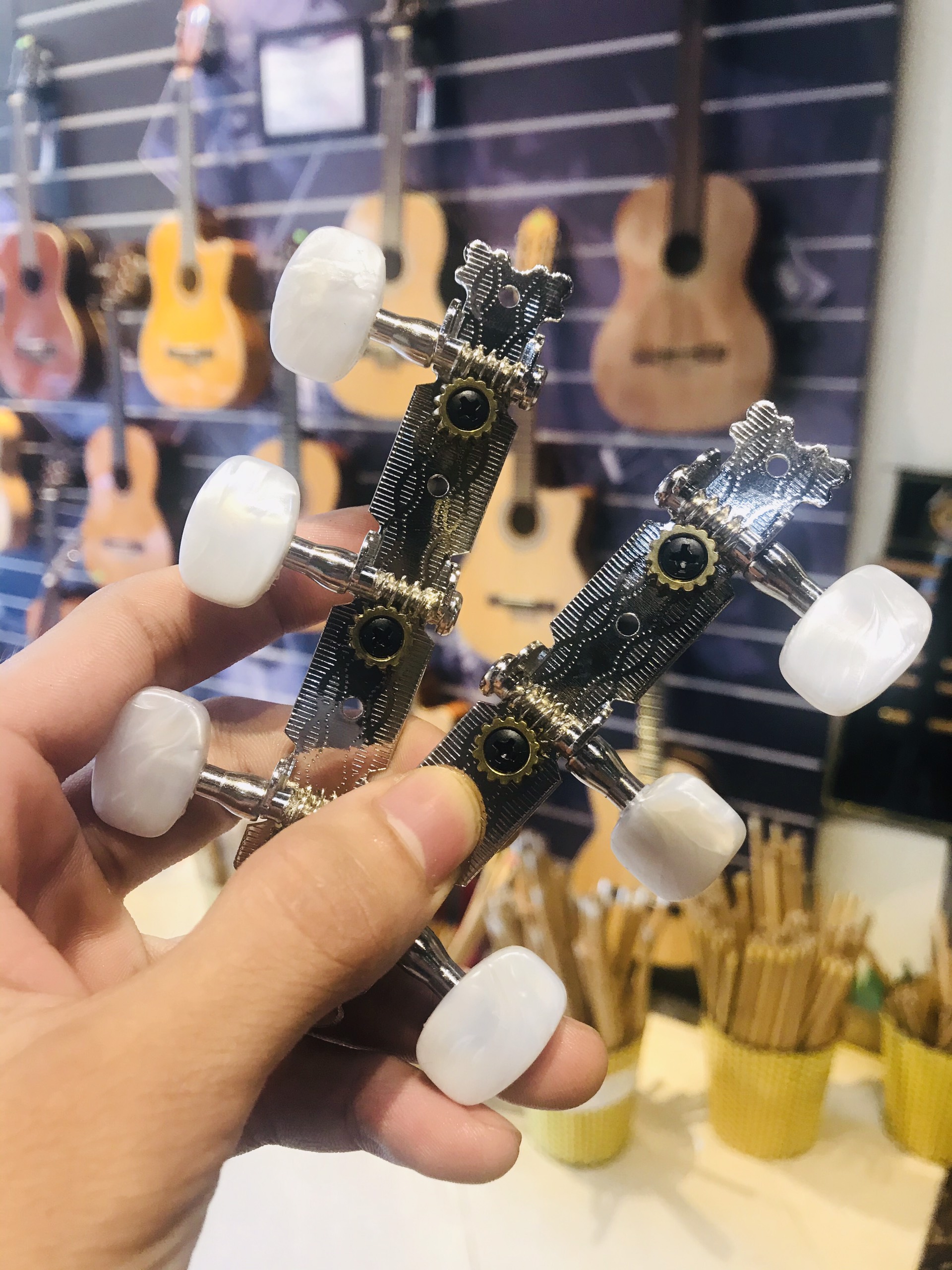 Khóa đàn guitar classic chất lượng tốt