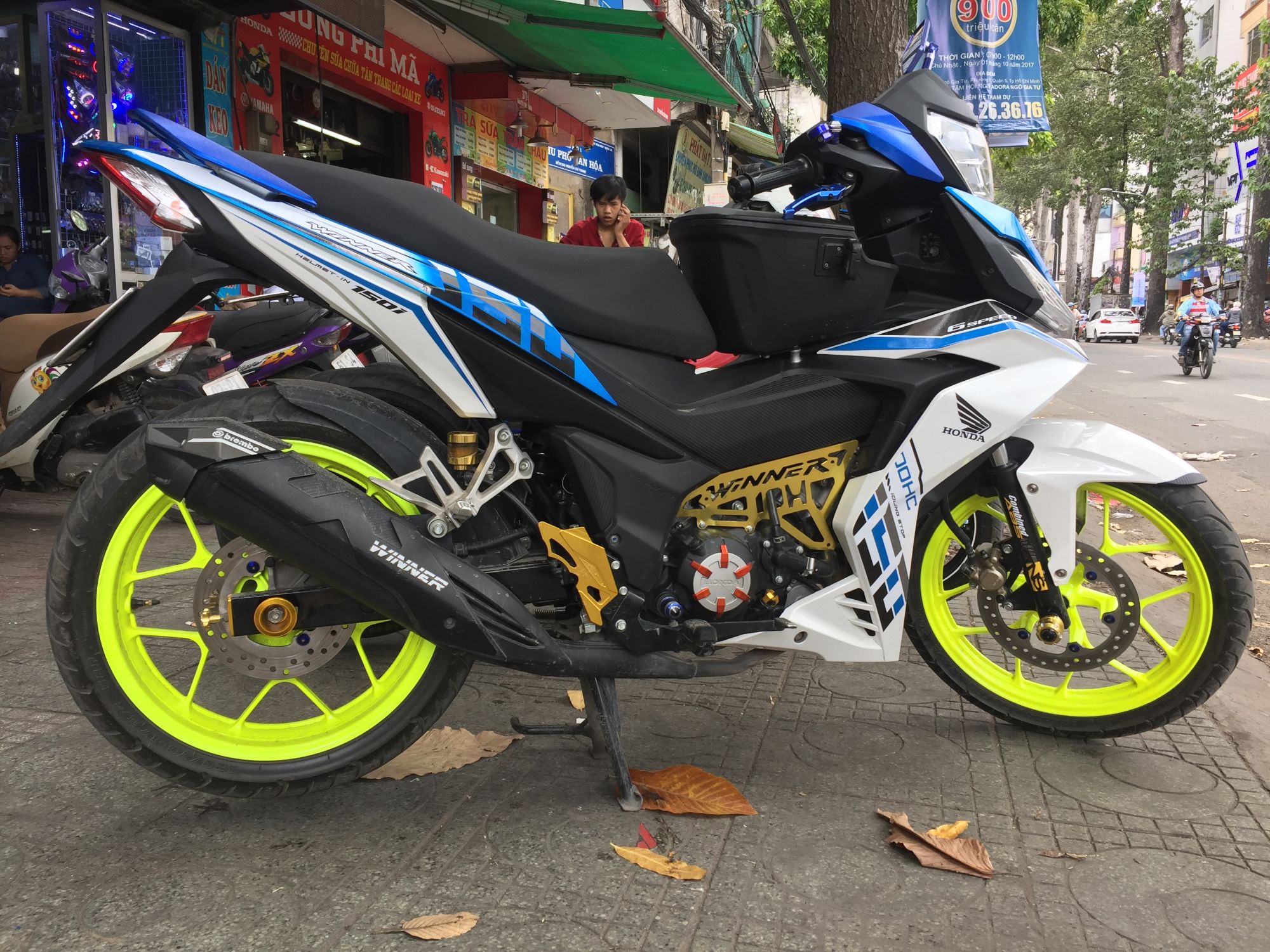 tem rời winner trắng xanh