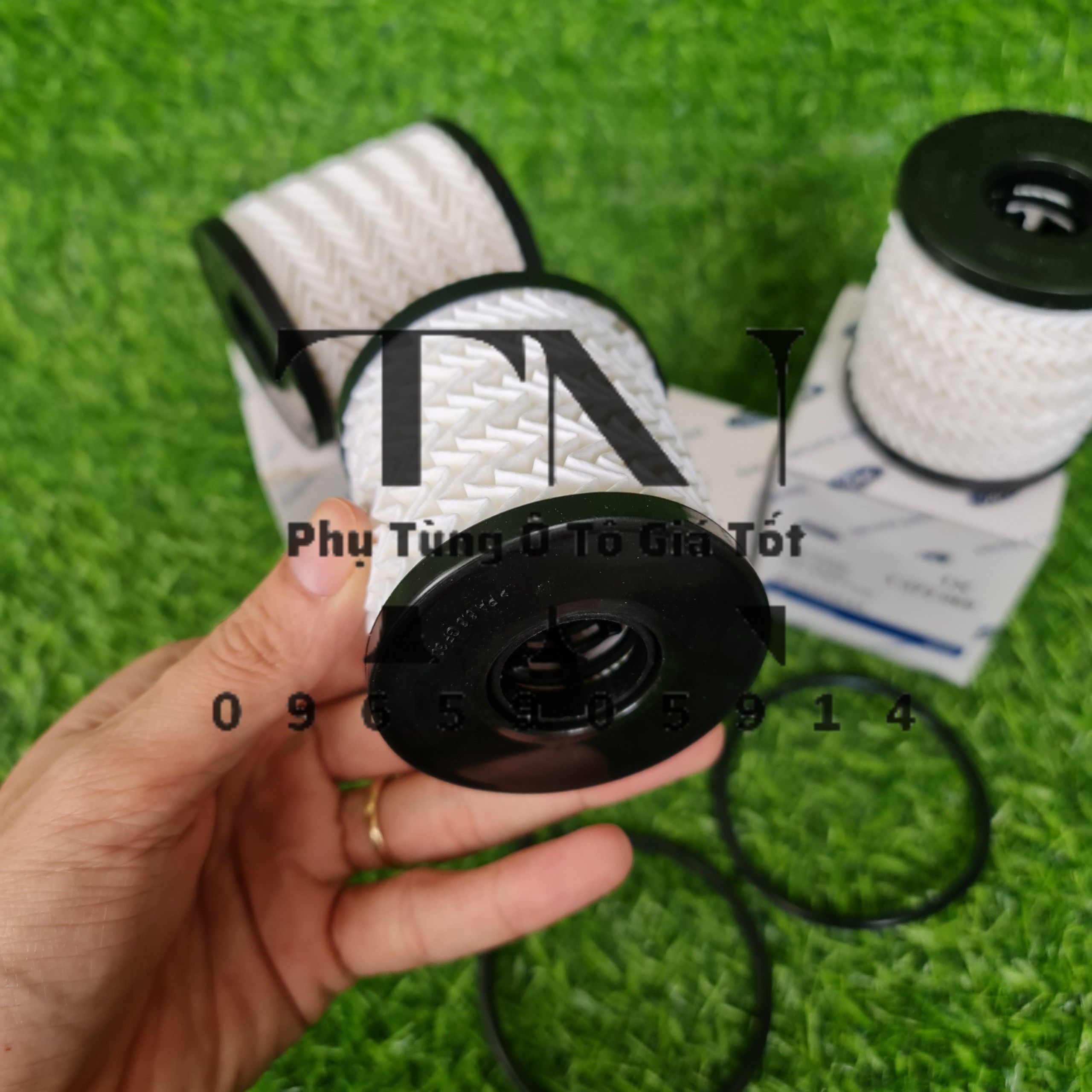 Lọc nhớt (lọc dầu) động cơ xe Ford Transit (Mã: 6C1Q6744AA/6C1Q6744BA /1373069) - Giấy trắng