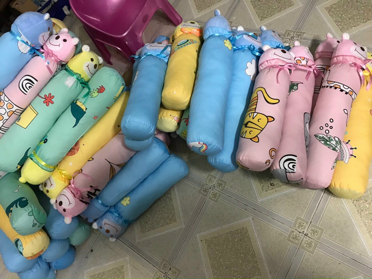 Gối ôm cho bé  ( gối ôm 6 tấc, hàng Việt Nam)