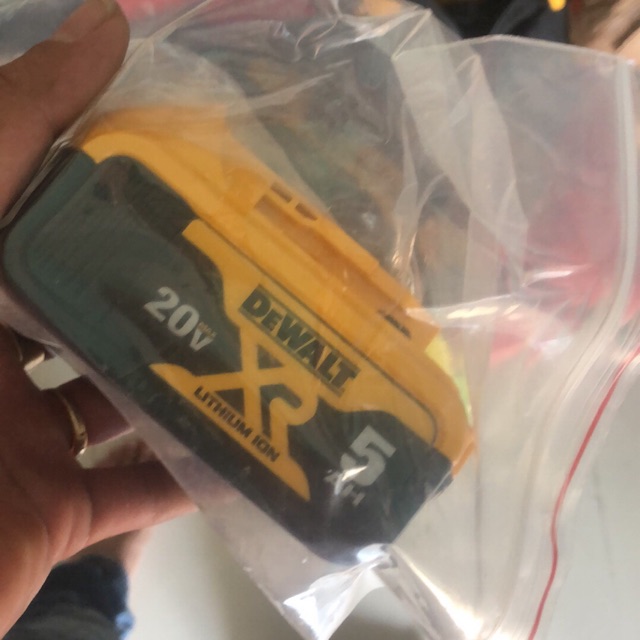 [HCM]Pin dewalt 5ah mới