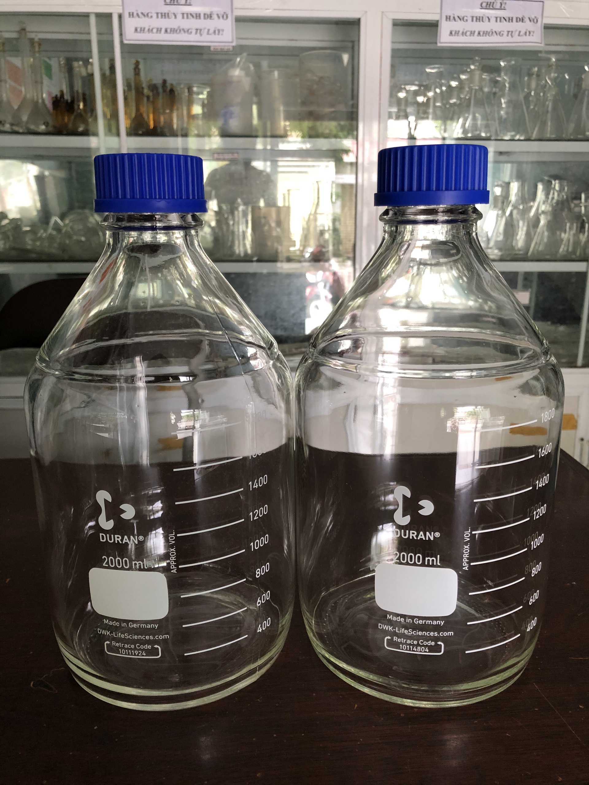 Chai thủy tinh trắng nắp vặn 2000ml