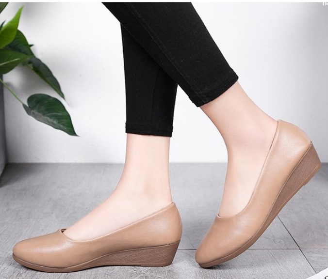 Giày nữ bít mũi đế xuồng cao 3cm kiểu trơn da lì siêu nhẹ siêu mềm C26n có