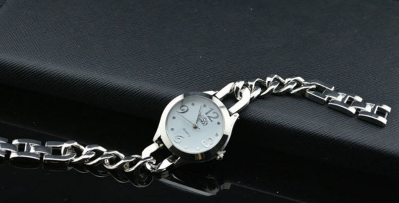 (Extra gift 1 tablets battery worth 20K) watches bracelets eyelets chain Cussons