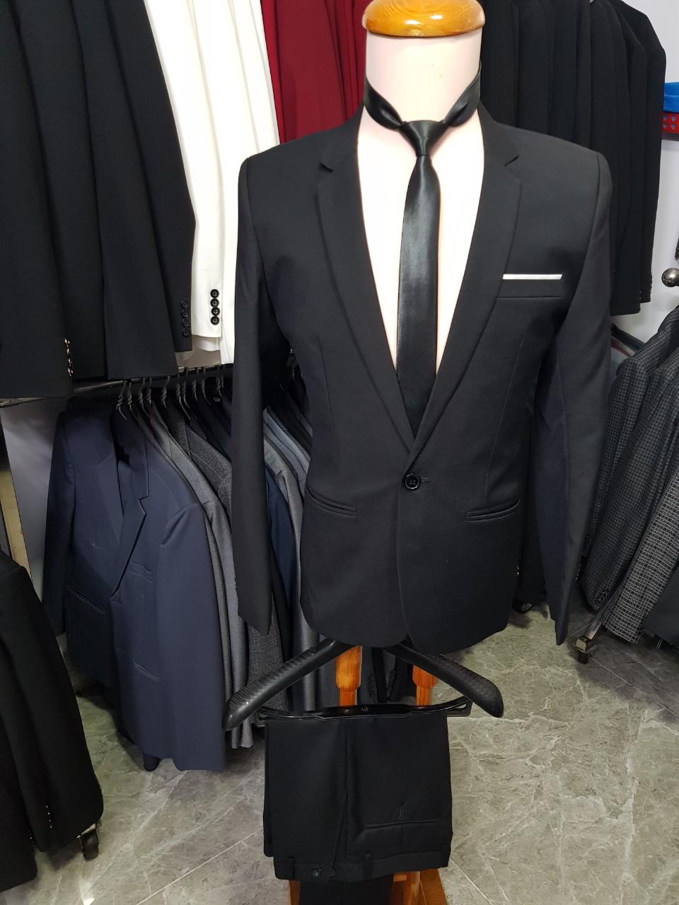 [HCM]Bộ vest nam màu đen chất liệu vải mềm mỏng ( áo vest + quần + cà vạt + nơ )