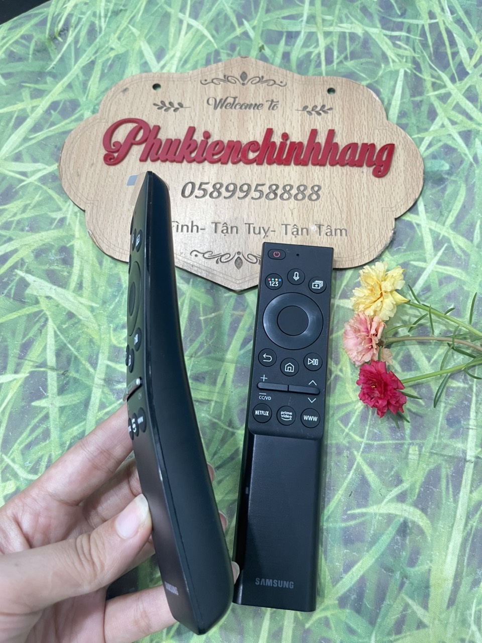 Remote tivi Samsung 4k có phím mic