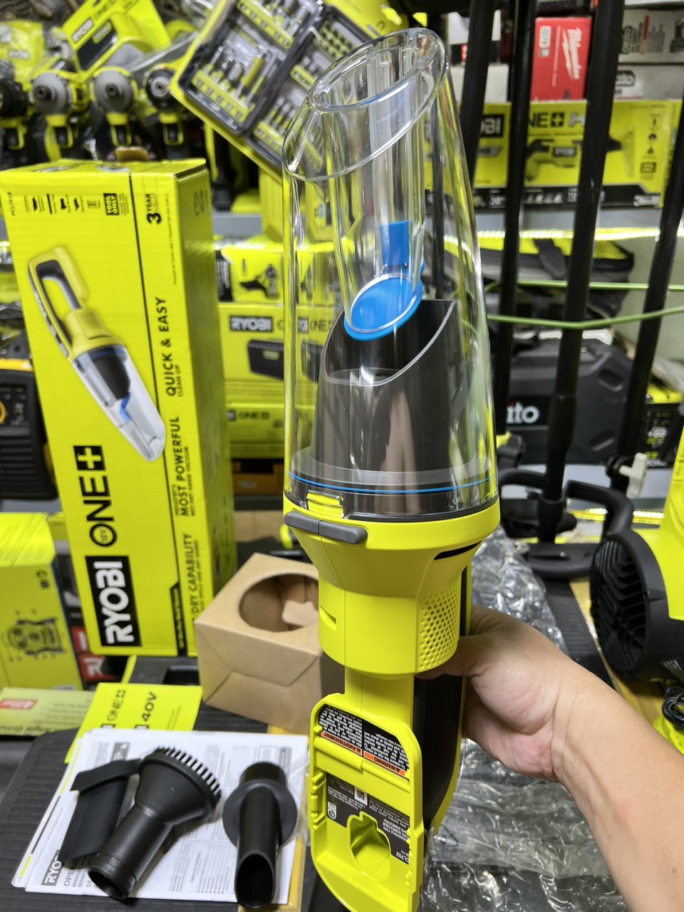 Máy hút bụi Ryobi PCL702B