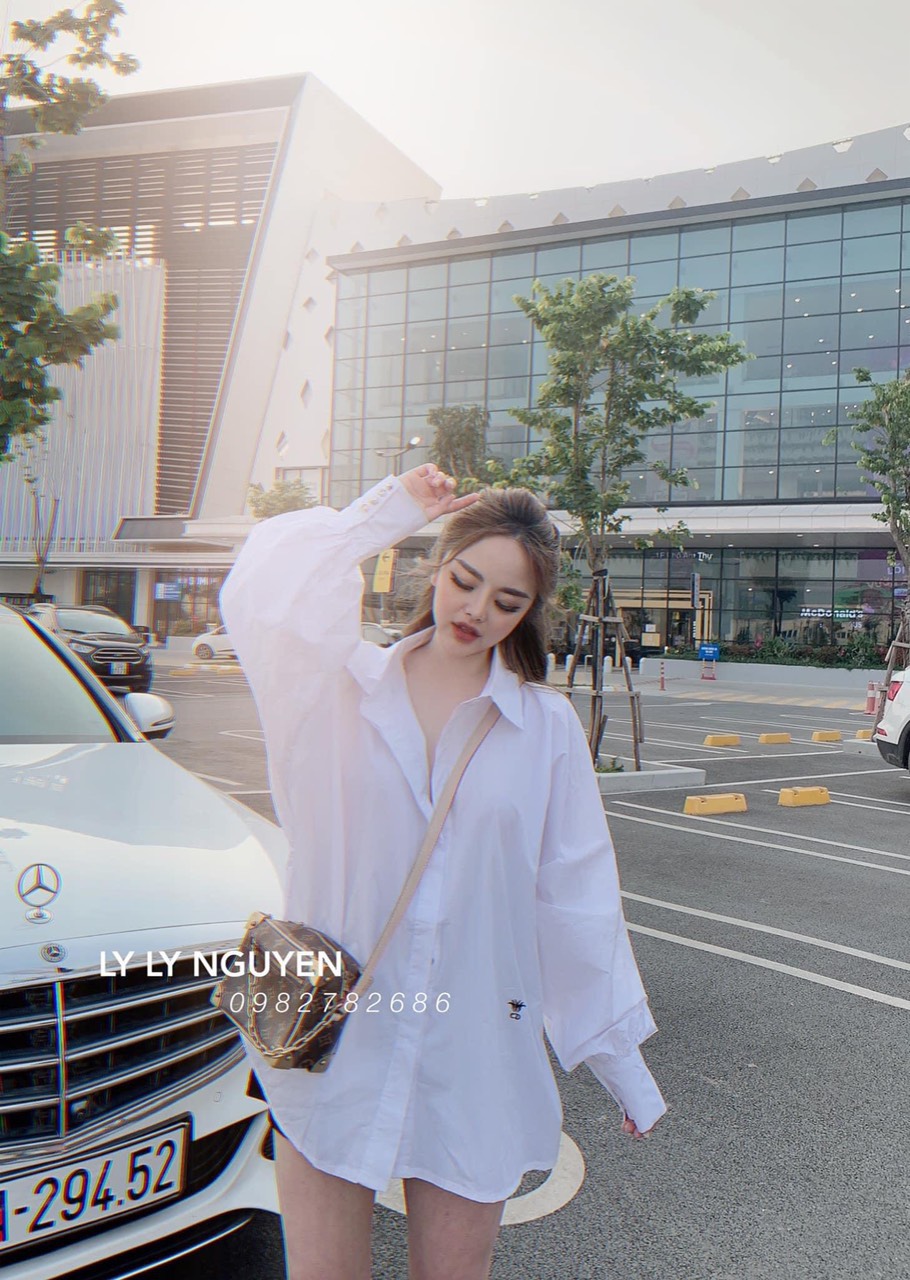 Áo sơ mi trắng form rộng