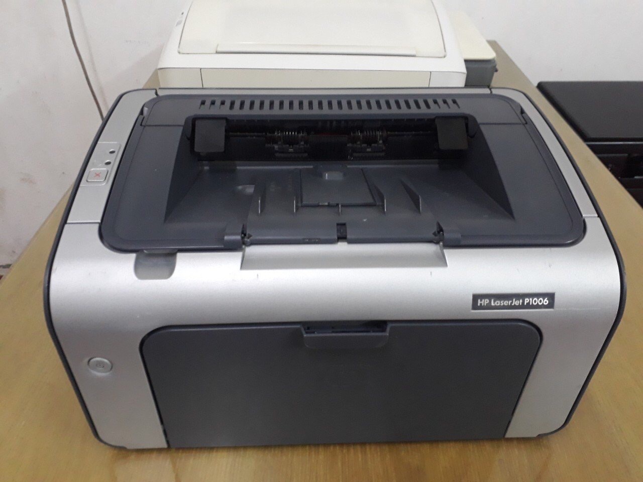 Máy in hp 1006 hãng hp còn khoảng 90%
