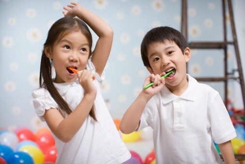 Kem đánh răng AQUAFRESH KIDS