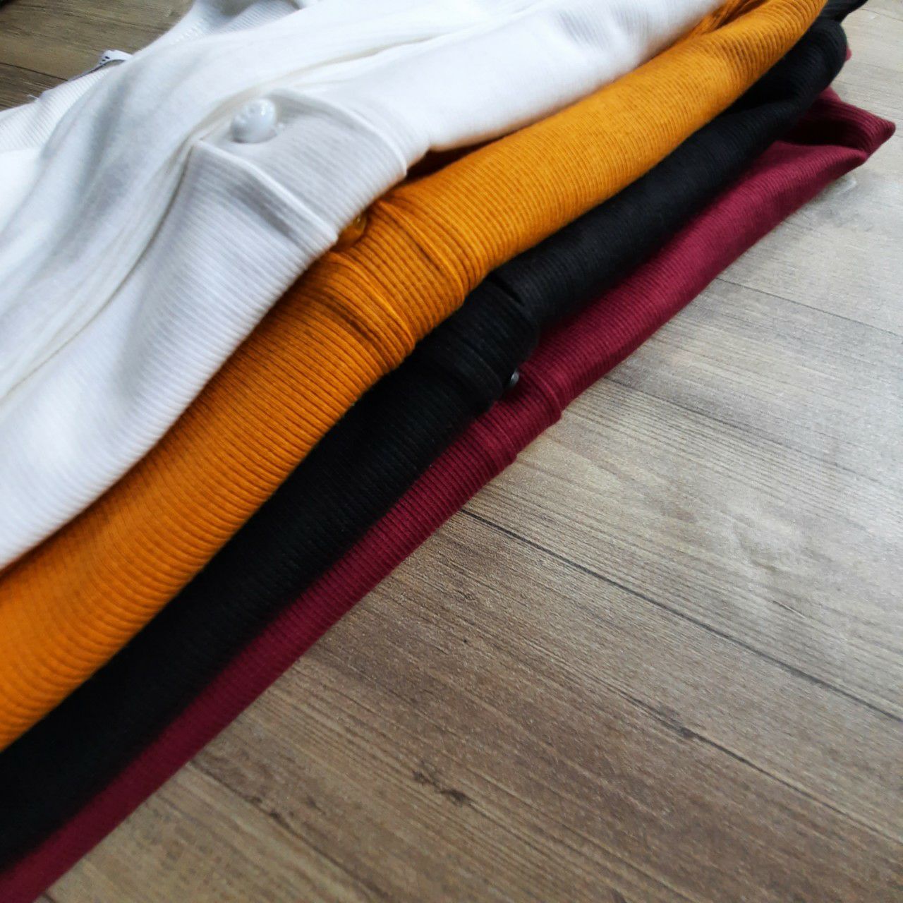 ÁO CROPTOP LOGO CUỐN BIÊN a2