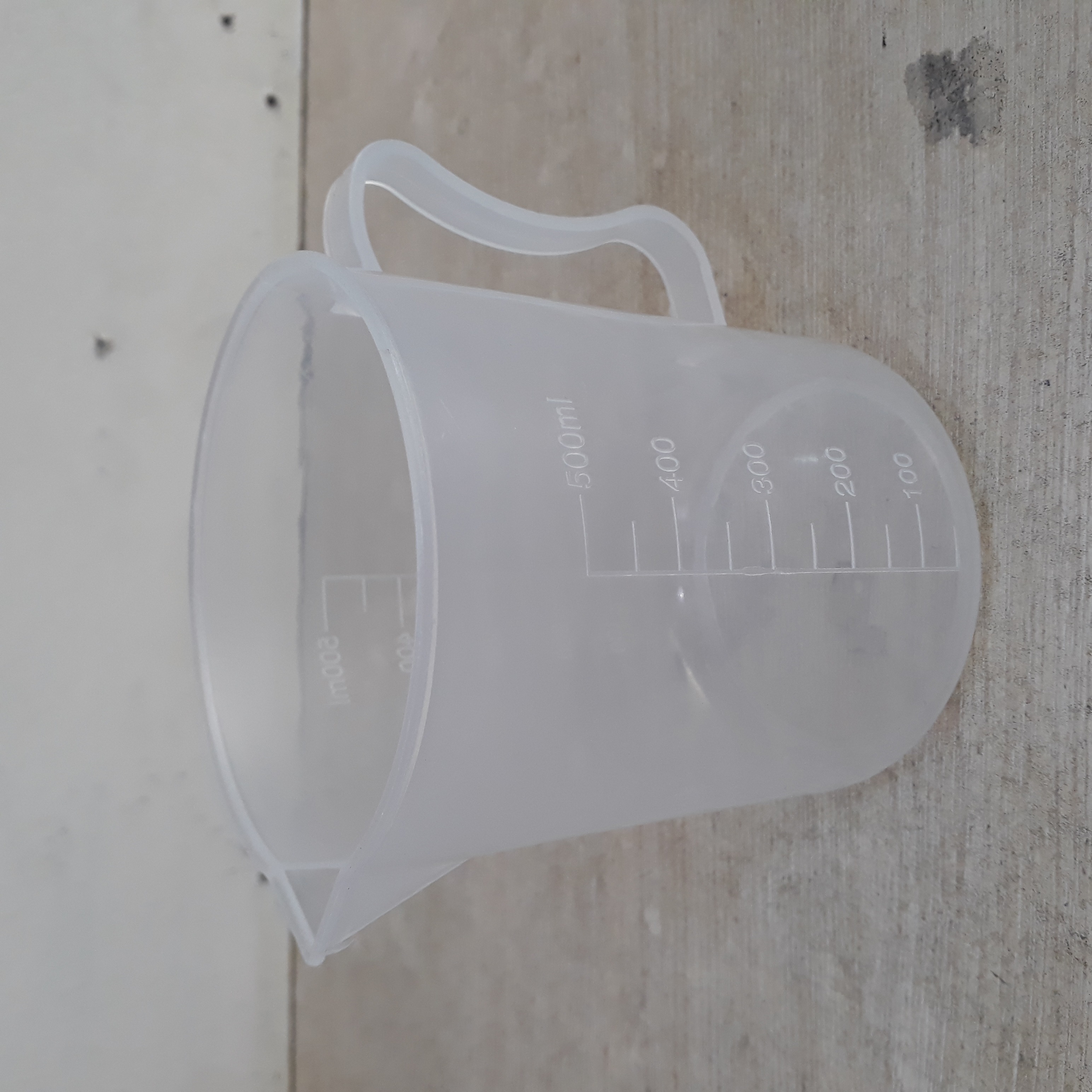 CA ĐONG 500ML NHỰA CÓ VẠCH CHIA