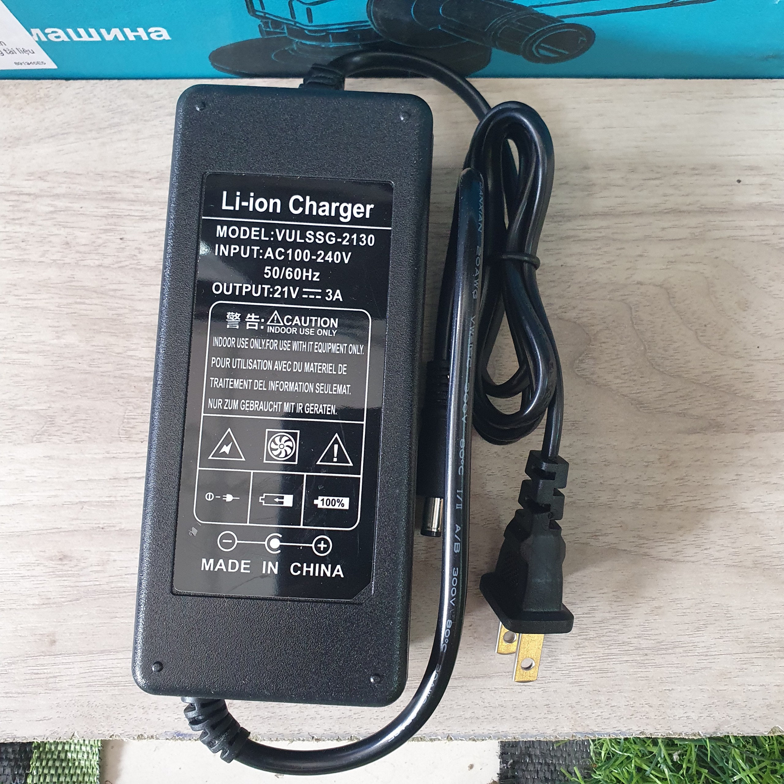 Sạc adapter 5S 21V 3A có quạt tản nhiệt và đèn báo đầy