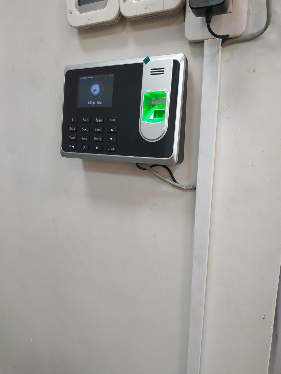Máy chấm công vân tay Ronald jack T8A , sử dụng đơn giản dể cài đặt, phù hợp cho văn phòng và nhiều công ty