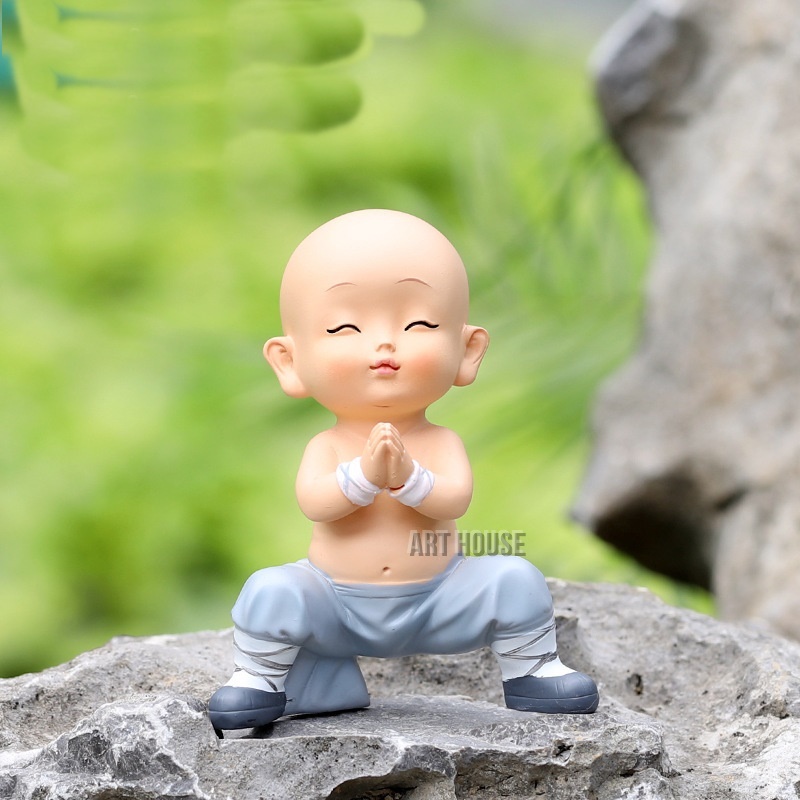 Tượng chú tiểu áo xanh múa võ