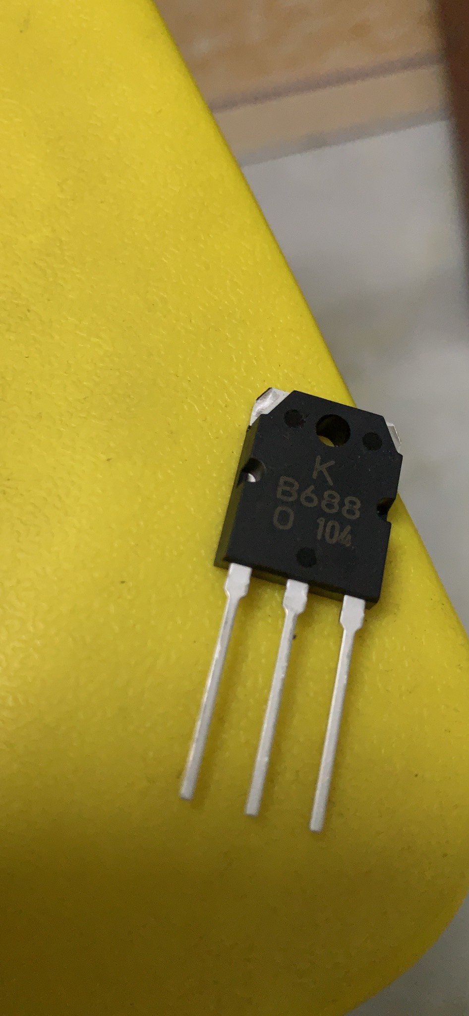 KEC B688 TRANS PNP 8A 120V hàng mới