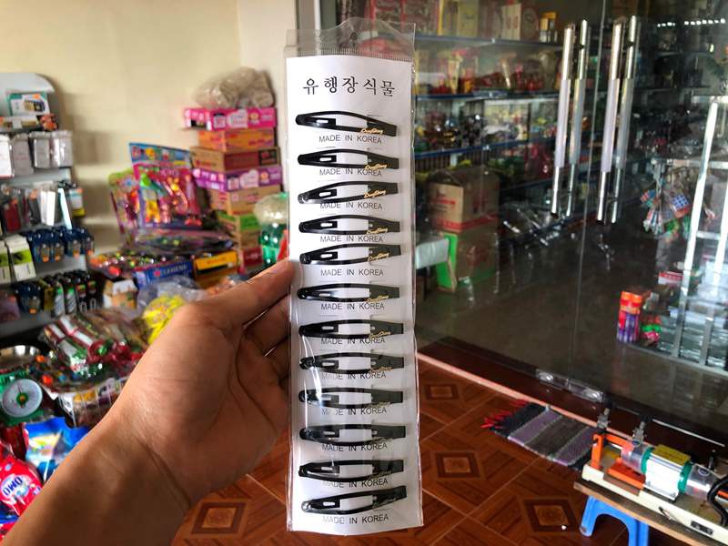 Vĩ 12 kẹp tóc đơn giản màu đen
