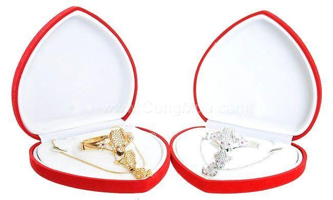 hộp nhung tim đựng vòng tay trang sức đám cưới