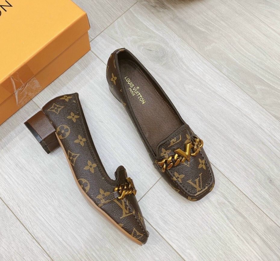 Giày bít mũi nữ gót vuông xinh về hàng