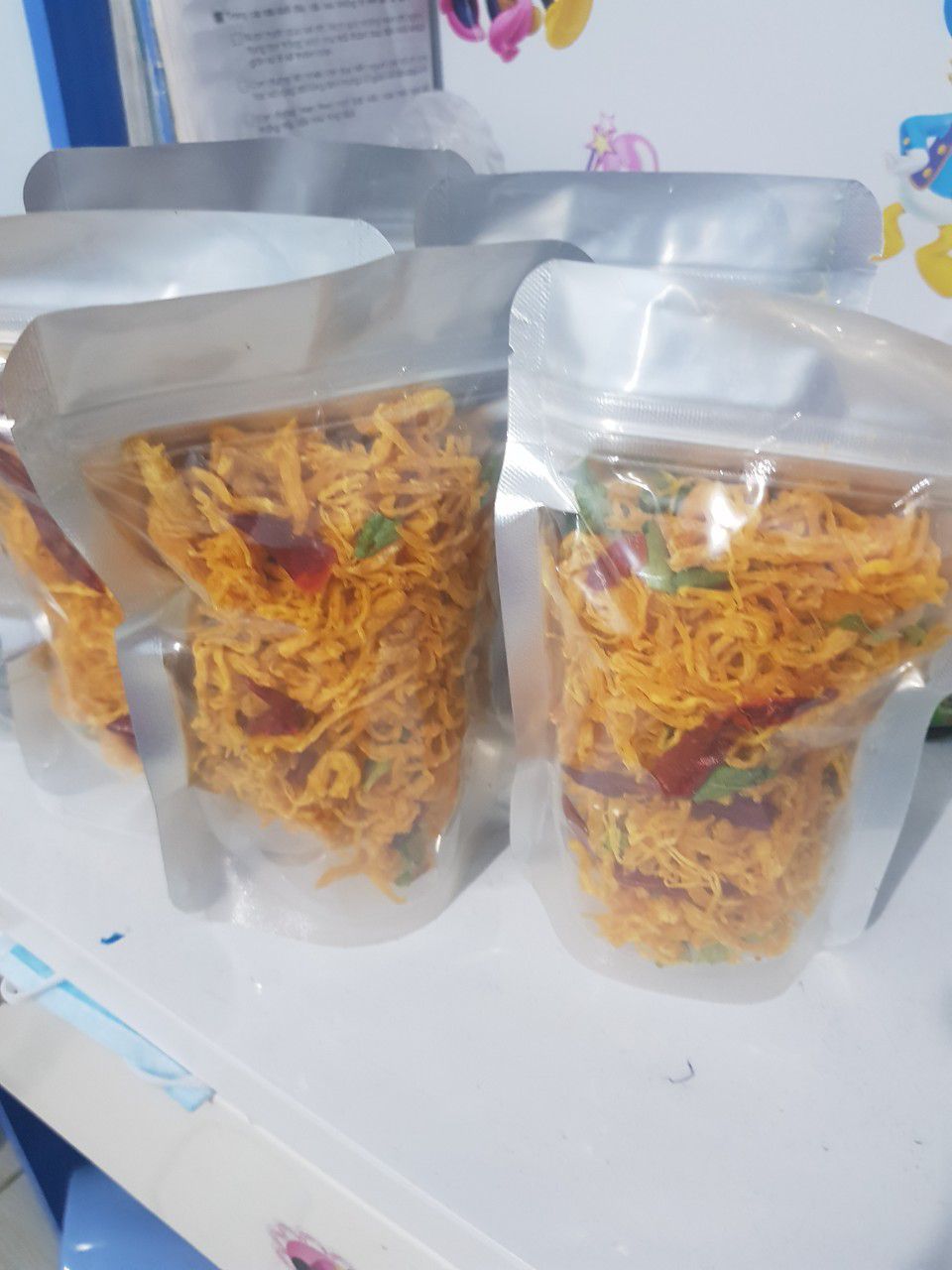 KHÔ GÀ LÁ CHANH XÉ CAY NHÀ LÀM