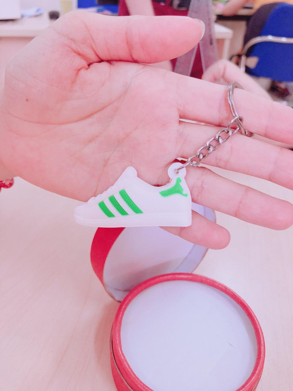 Combo 3 móc khóa hình giày 3 vạch A01