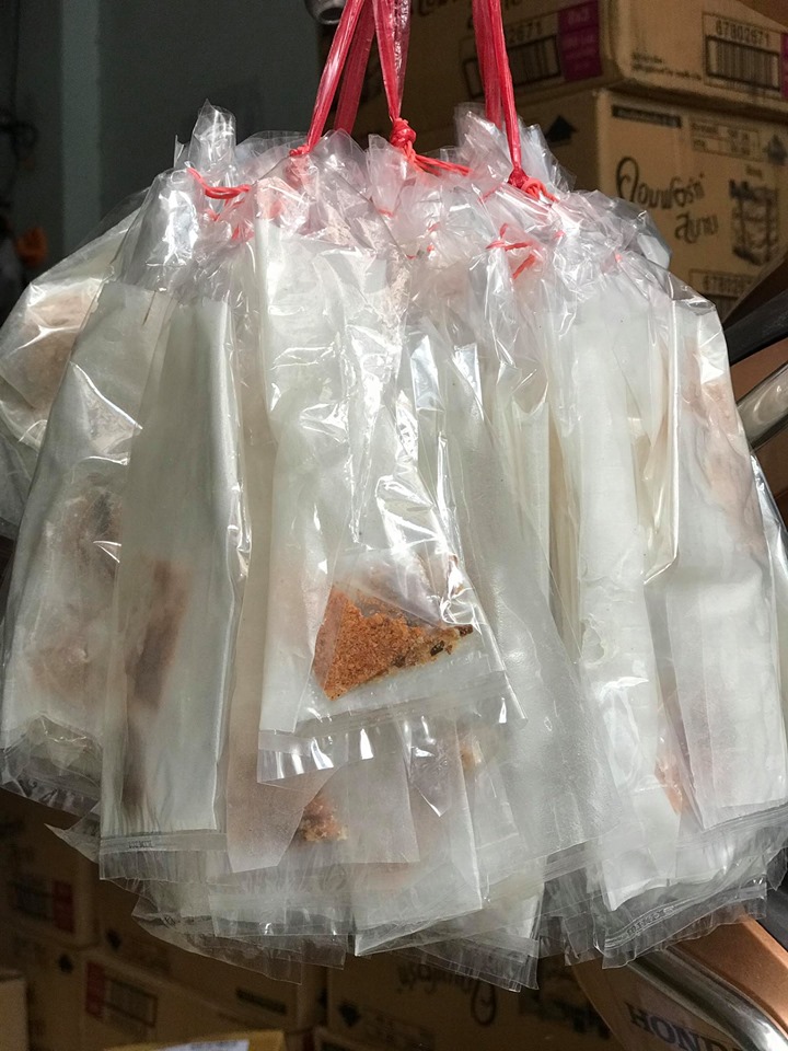 1 Xâu (13 Bịch) bánh tráng muối hành phi Tây Ninh