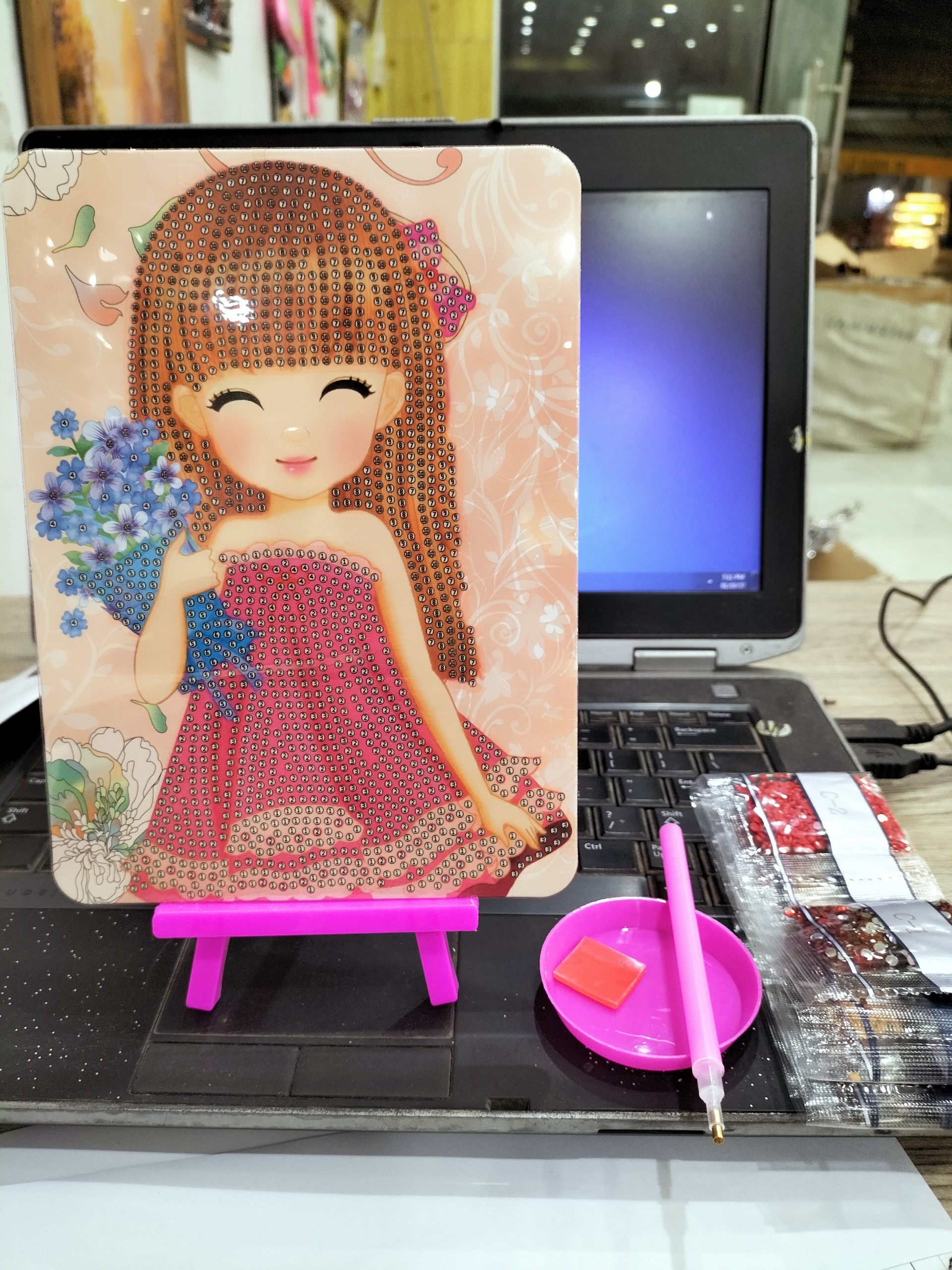 tranh đính đá cô gái mini kích thước 20x15