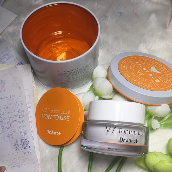 KEM DƯỠNG TRẮNG DA V7 TONING LIGHT