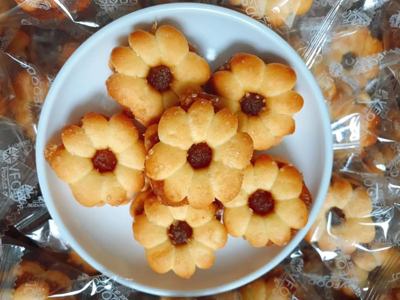 Bánh hoa mai nhân mứt thơm Thái Lan 200g (bánh bông mai)