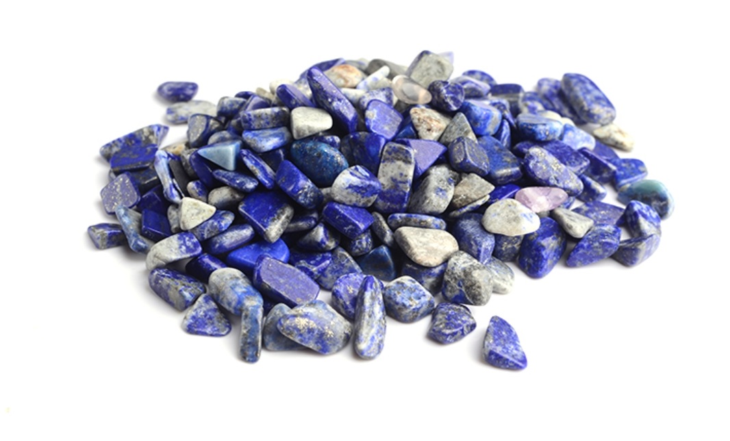 Đá thạch anh vụn ngũ sắc (50g). Mang lại sức khỏe cho gia đình, may mắn trong công việc và hòa hợp giữa các cặp vợ chồng.