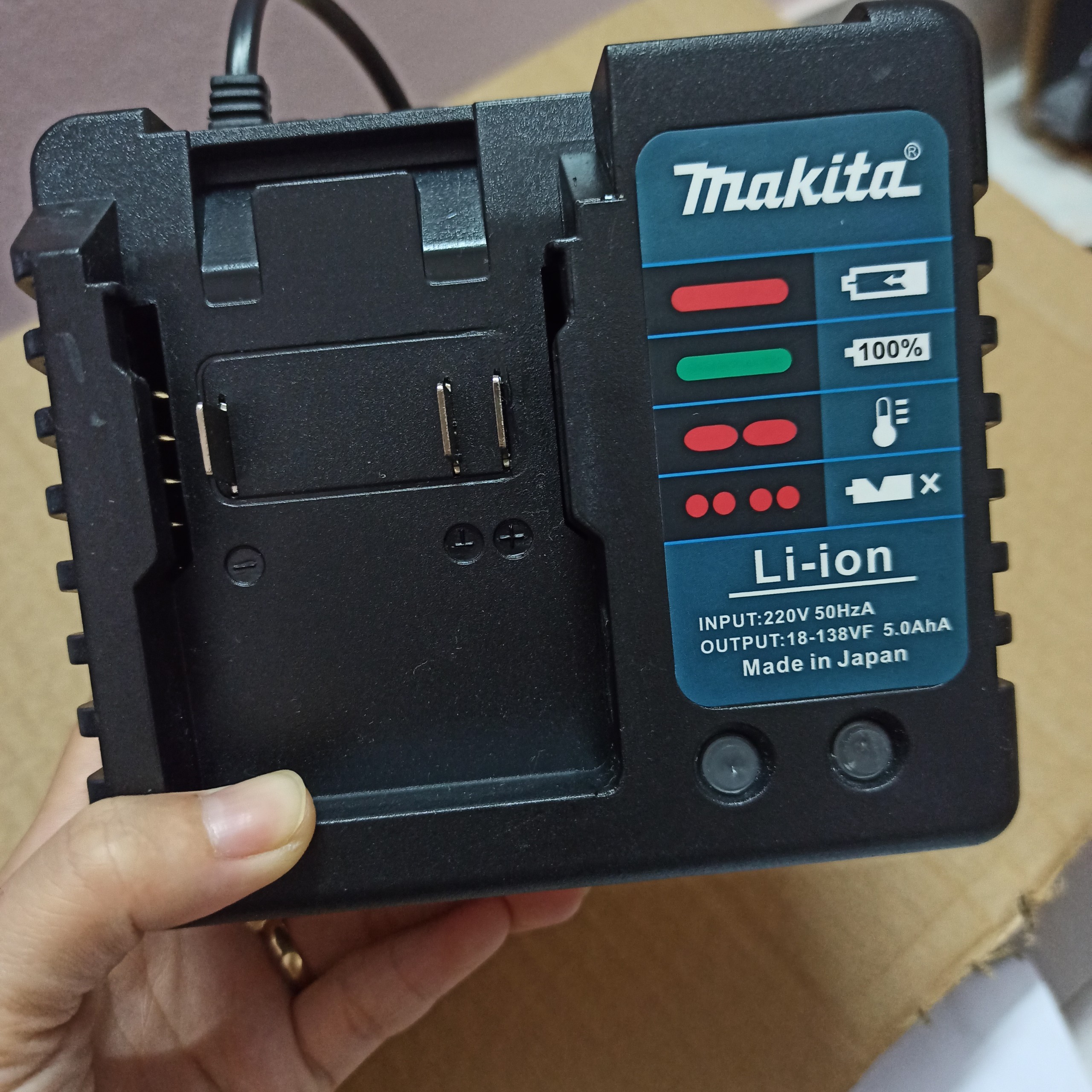 Sạc pin makita hitachi dùng cho pin 10 cell