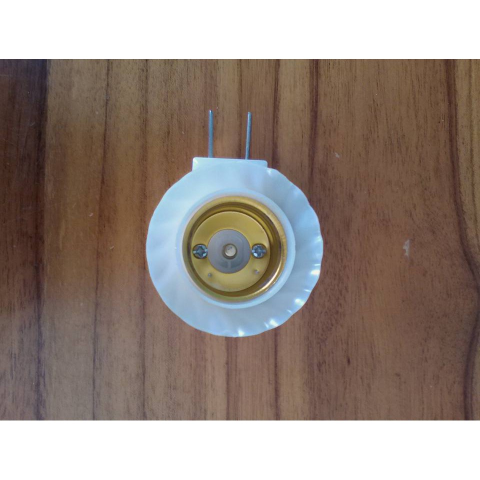 Đui đèn liền công tắc