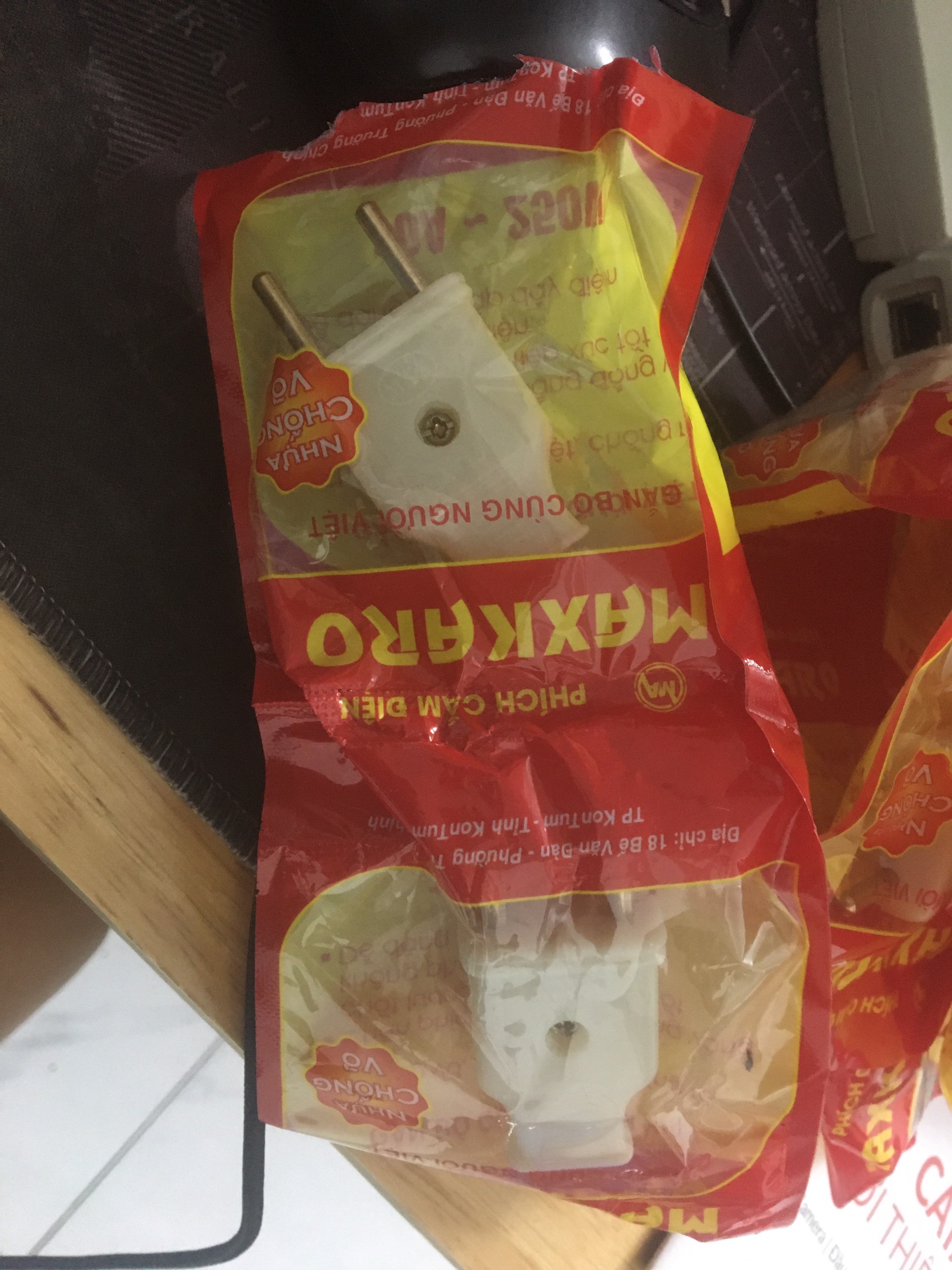 Phích cắm âm, phích nối đa năng (loại tốt)