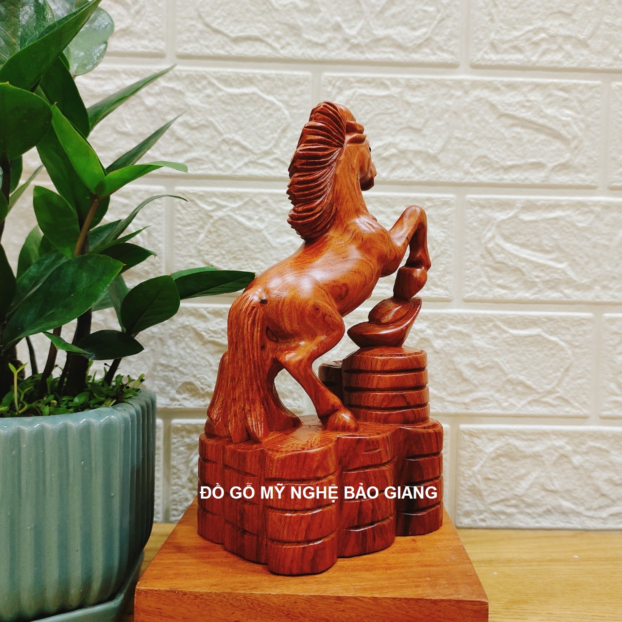 Tượng con ngựa gỗ hương 20cm