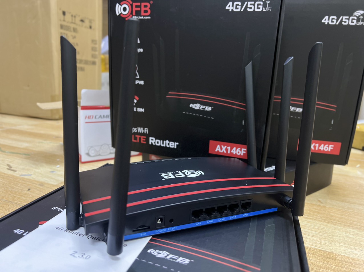 Router Wifi 4G LTE FB-Link AX146F (6 anten, chuyên dùng xe khách, 32 user, 4 LAN)