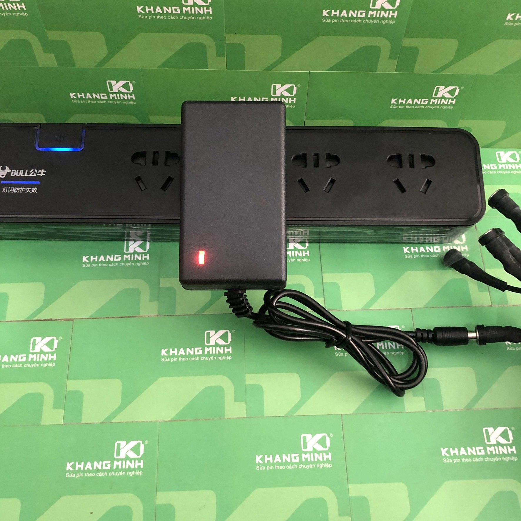 Sạc pin Li-ion 2S 8.4V 2A, đèn báo đầy, chuyên sạc pin Li-ion 2s 7.2v