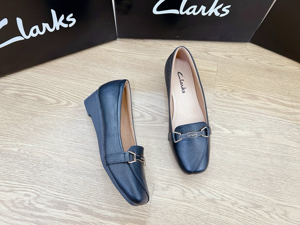 Giày bít xuồng bít 3F khuy CLARKS