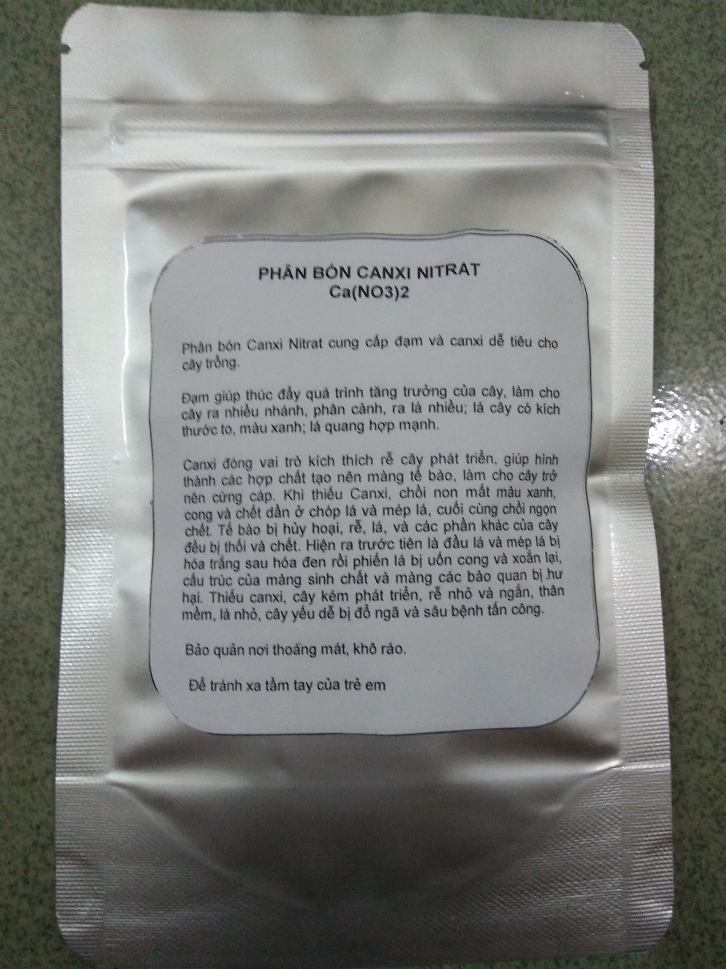 Túi 250 gam phân bón Canxi Nitrat Ca(NO3)2 giúp cây sinh trưởng mạnh, rễ cây vươn dài, chống chai đọt, rụng đọt, thối trái, nứt trái