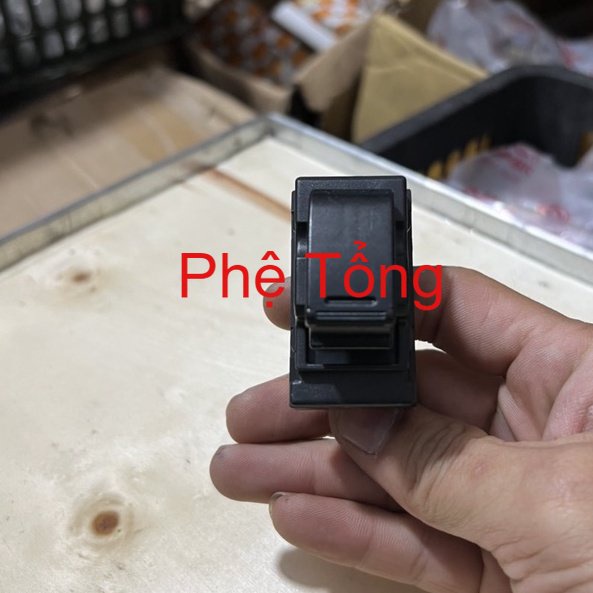 Công tắc lên xuống kính Kenbo 990