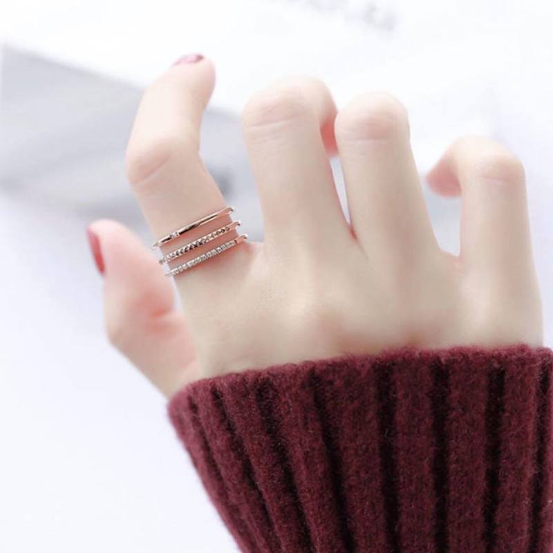 Nhẫn nữ đẹp nhẫn titan không han gỉ - 3 hàng mảnh cực chất, thiết kế tinh xảo, sang trọng và thời thượng, phù hợp với mọi loại trang phục