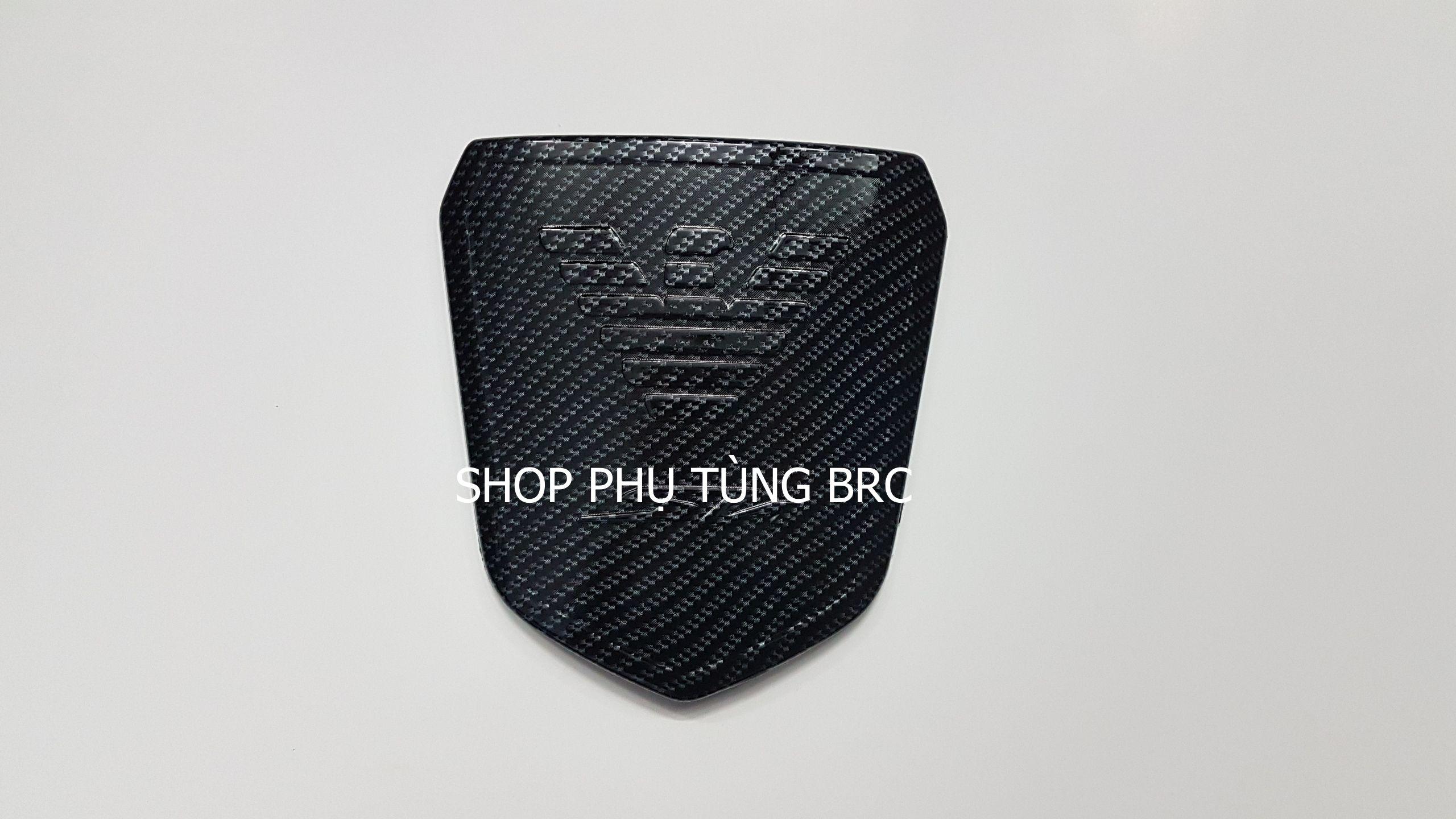 Ốp nắp xăng phủ cacbon xe SH 2020