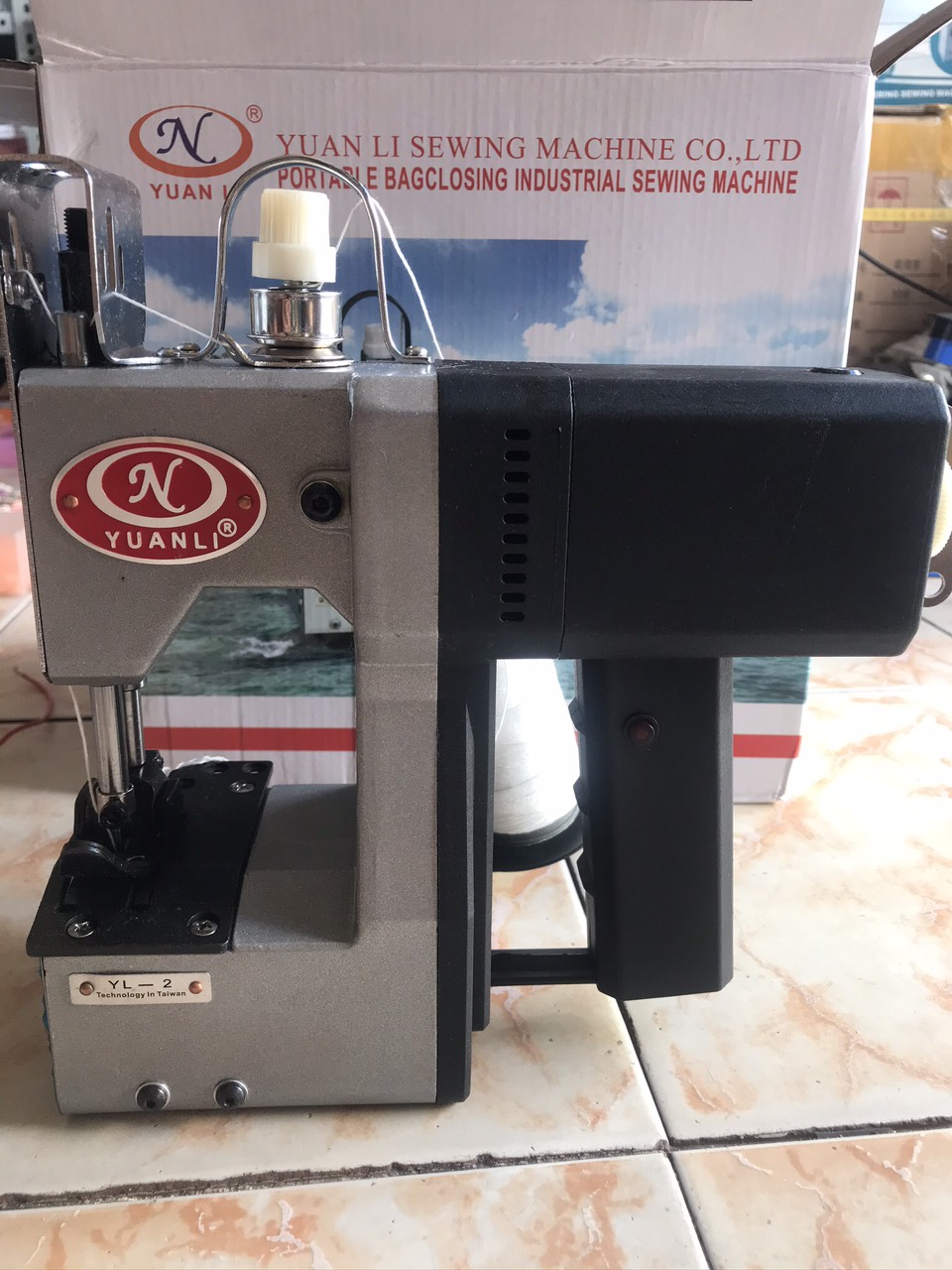 Máy may bao cầm tay Yuan Li YL-2 Đài Loan máy may bao cầm tay tiện lợi trong khi may