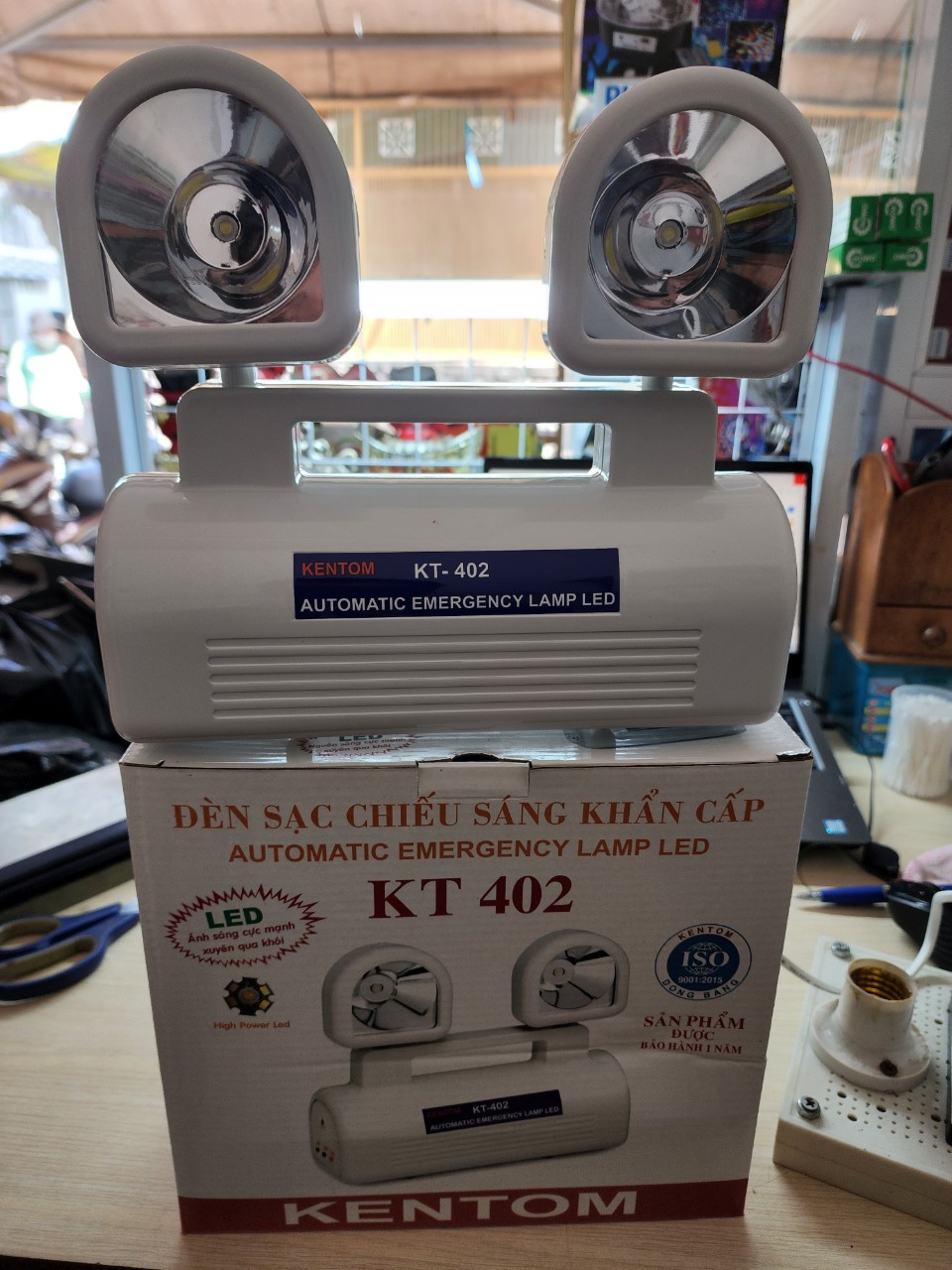 [HCM]ĐÈN SẠC CHIẾU SÁNG KHẨN CẤP  KT 402