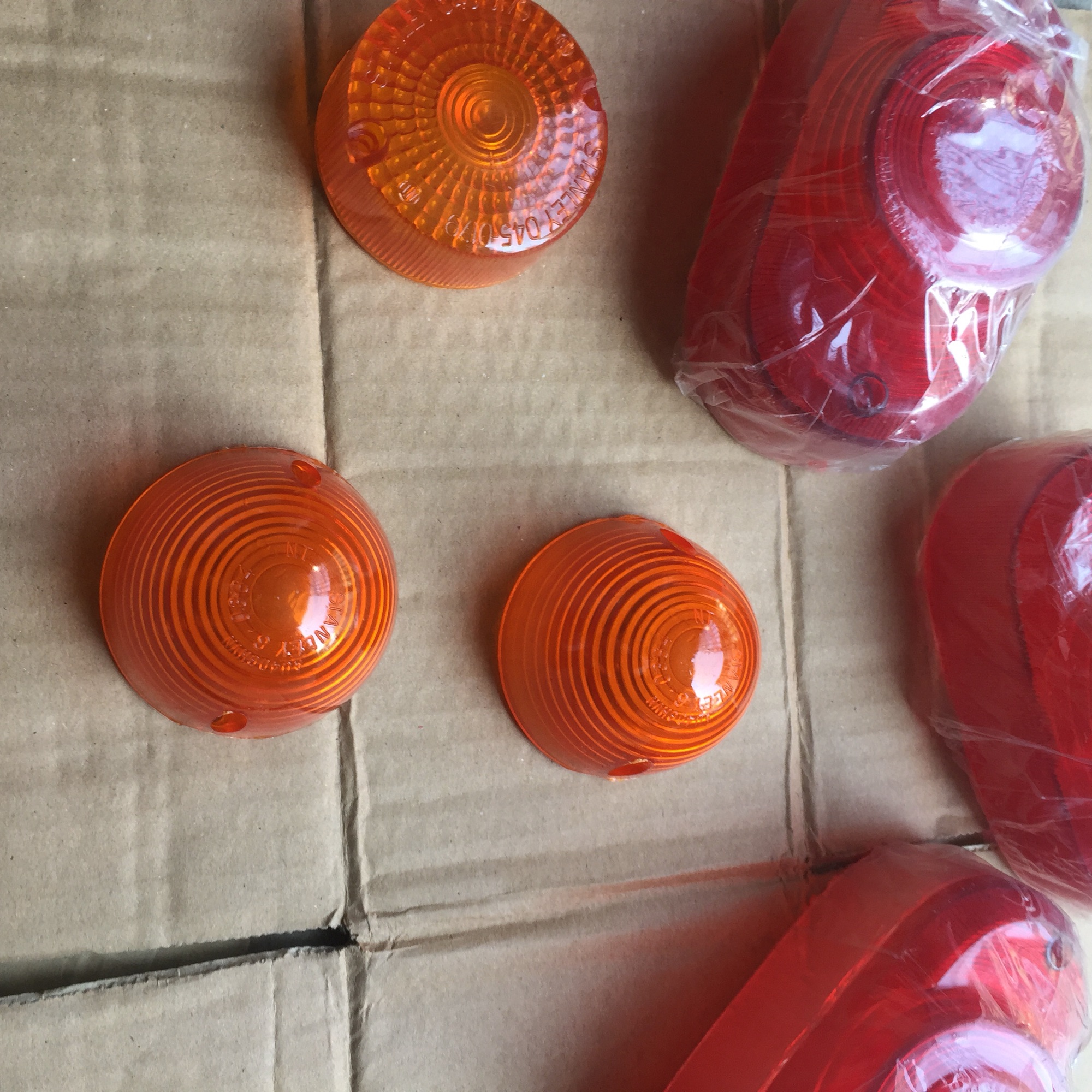 Nắp chụp xi nhan xe honda 67 , chaly